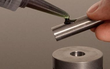 Склеивание металлов: подбор адгезивов и подготовка поверхностей