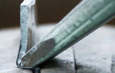 Техника безопасной рубки толстого листового металла зубилом