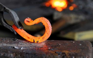 Ручная ковка металла: классические методы и их применение сегодня