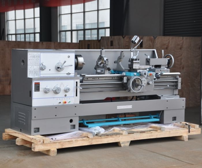 Универсальный токарно-винторезный станок 16К20