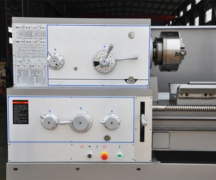 Универсальный токарно-винторезный станок 16К20