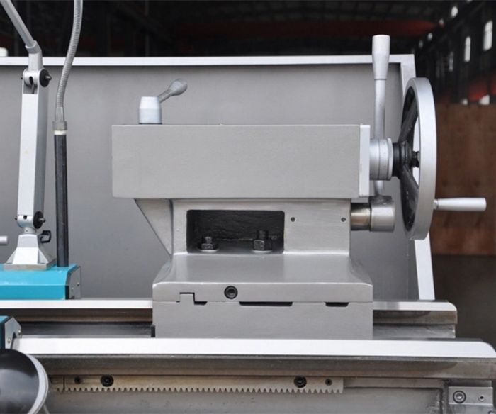 Универсальный токарно-винторезный станок 16К20