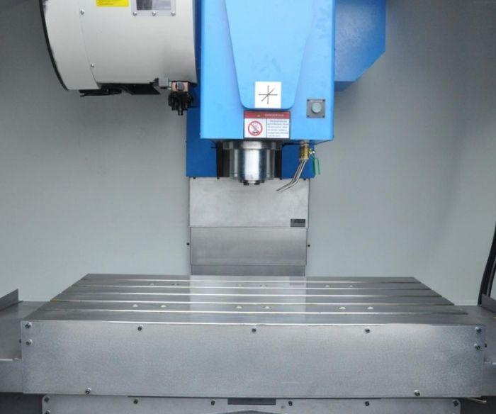 Вертикальный фрезерный обрабатывающий центр с ЧПУ VM1160 (спецификация 2)