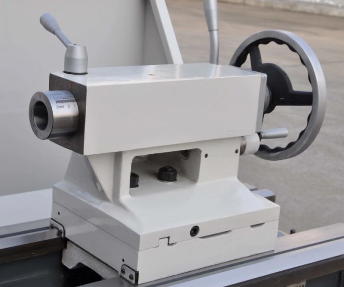 Универсальный токарно-винторезный станок 16К30