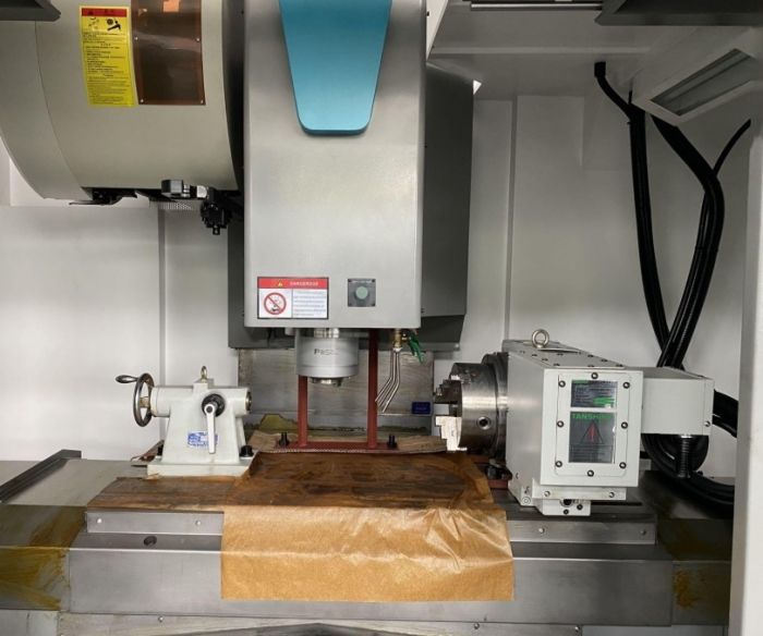 Вертикальный фрезерный обрабатывающий центр с ЧПУ VM855 (спецификация 3)